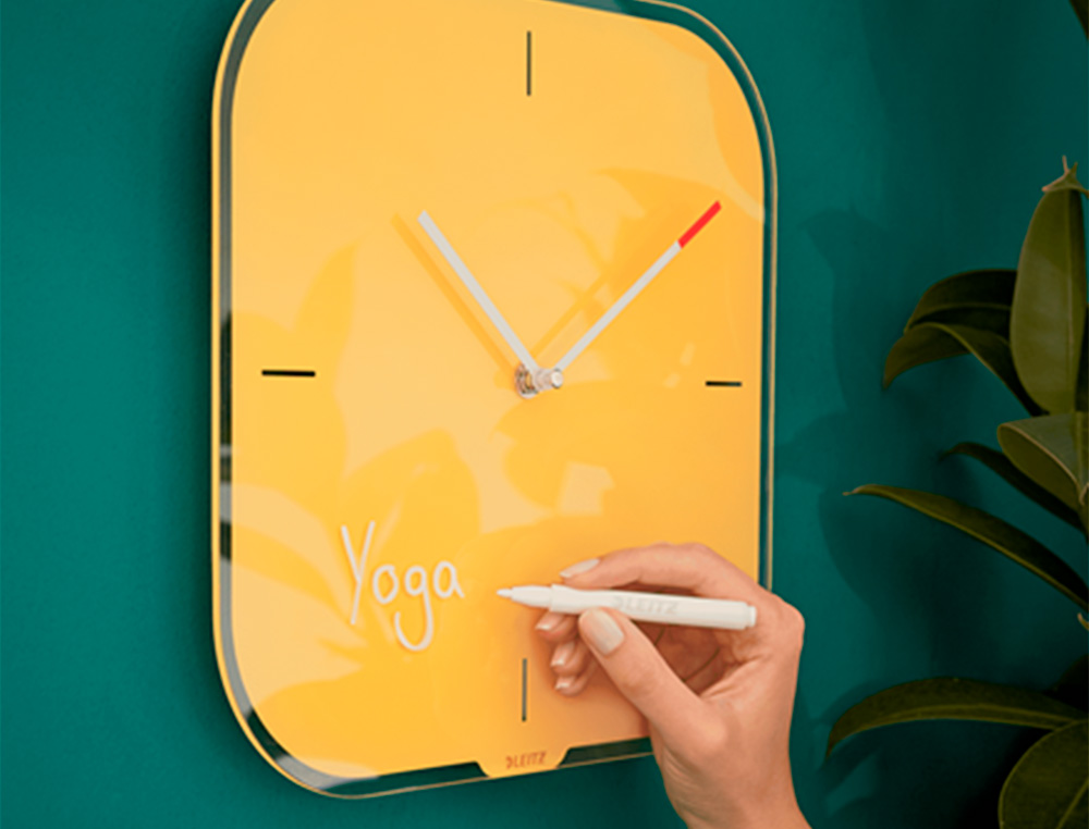 RELOGIO DE PAREDE EM VIDRO LEITZ COSY AMARELO