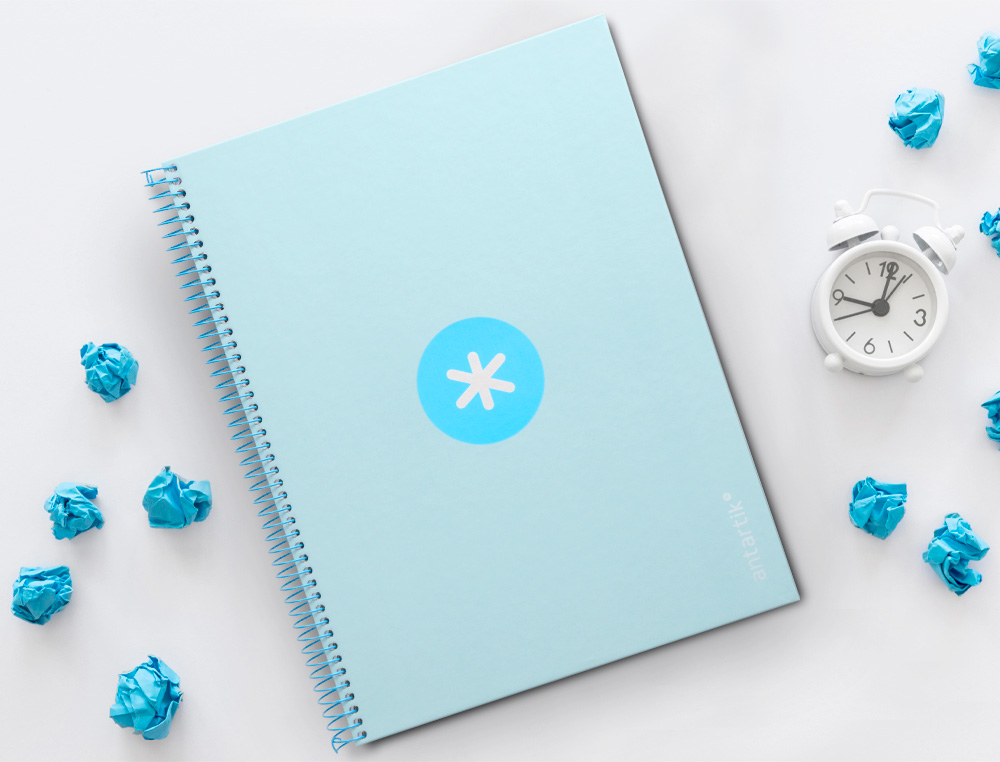 CADERNO ESPIRAL A4 MICRO ANTARTIK CAPA FORRADA 80F 90 GR QUADRICULA 5MM 1 BANDA 4 FUROS COR CELESTE