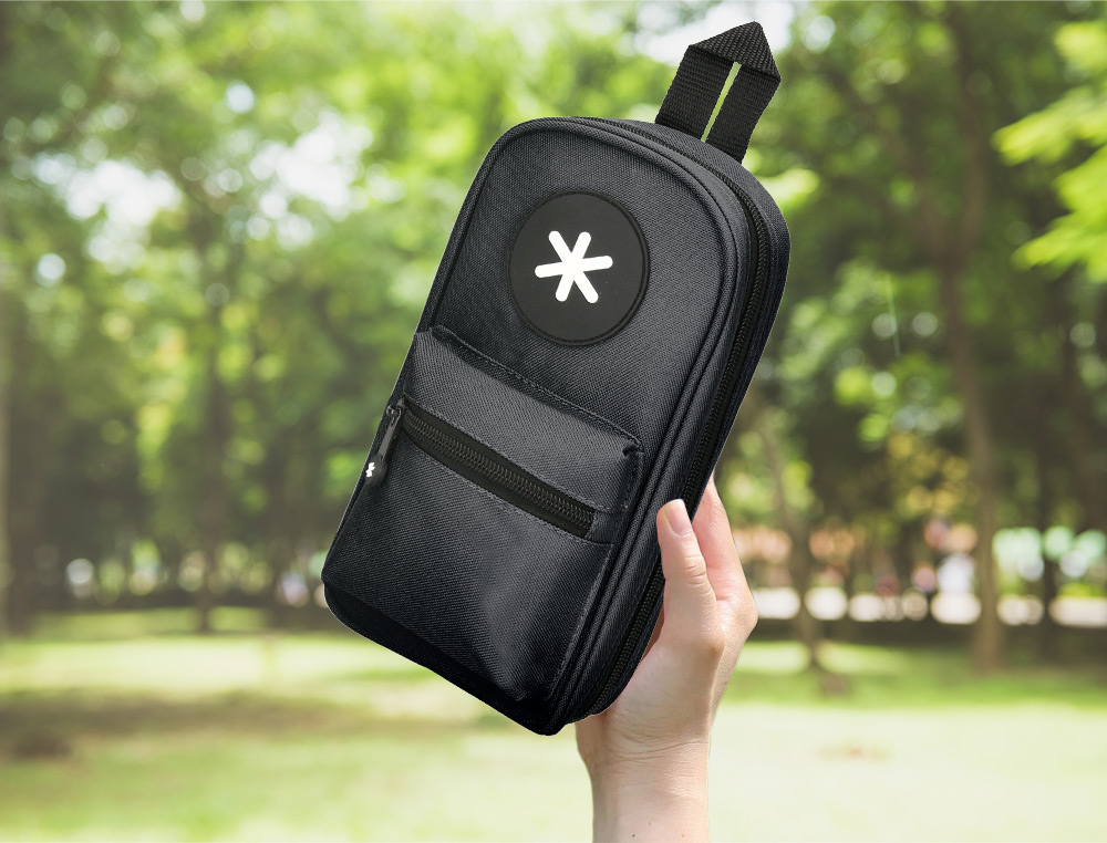 ESTOJO ESCOLAR ANTARTIK FORMA DE MOCHILA COM BOLSO E 4 DEPARTAMENTOS COR PRETO 230X50X120 MM