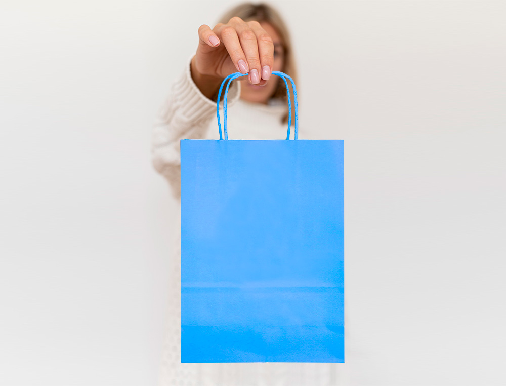 SACO DE PAPEL Q-CONNECT CELULOSE CELESTE M COM ASA TORCIDA 270X370X120 MM