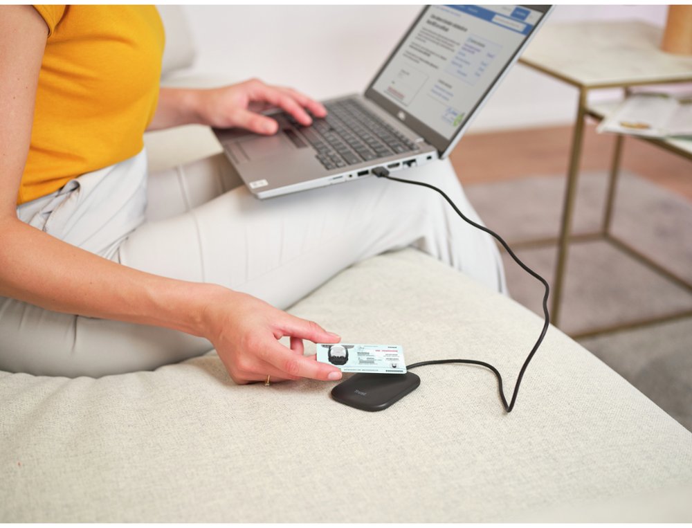 LEITOR DE CARTOES INTELIGENTES TRUST CETO SEM CONTACTO USB-A COR PRETO