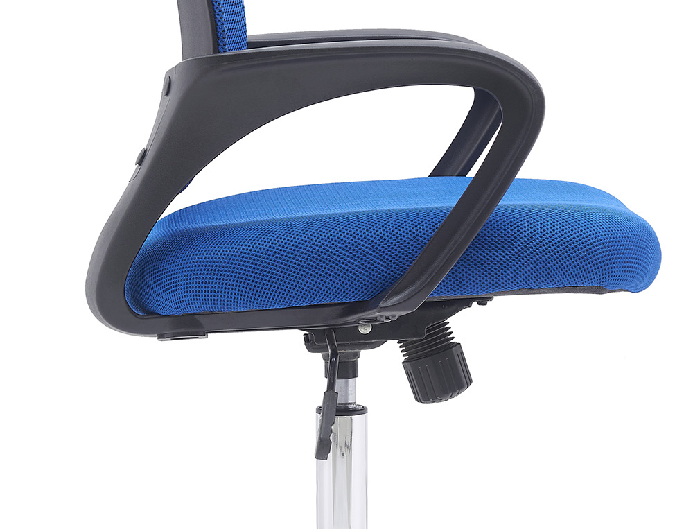 CADEIRA DE ESCRITORIO Q-CONNECT MALHA BASE METAL ALT MAX 1000 MM LARG 560 MM PROF 570 MM RODAS PREMIUM COR PRETO/AZUL