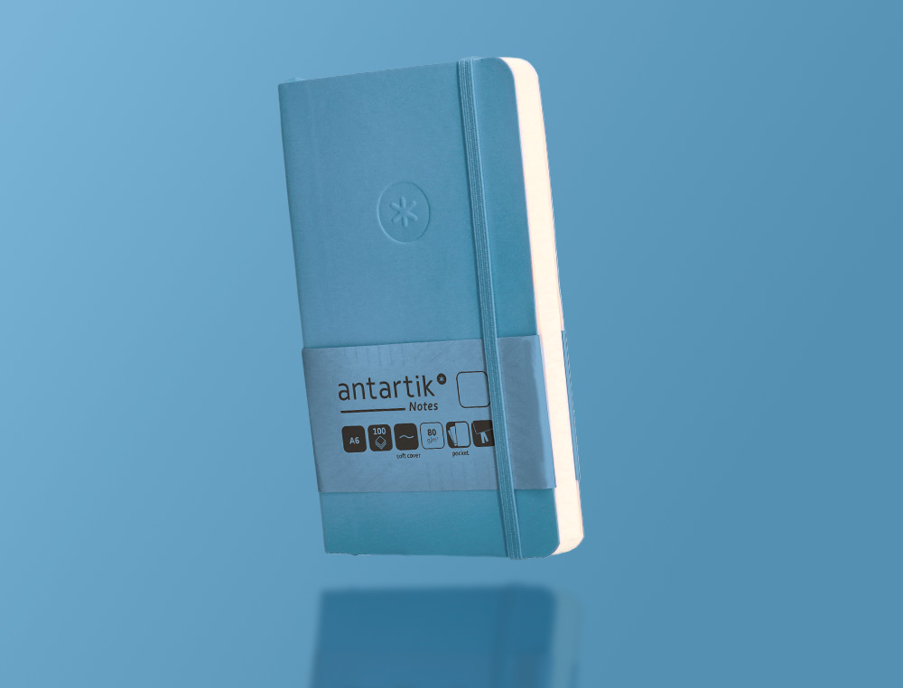 CADERNO COM ELASTICO ANTARTIK NOTES CAPA MOLE A6 LISO AZUL CLARO 100 FOLHAS 80 GR FSC