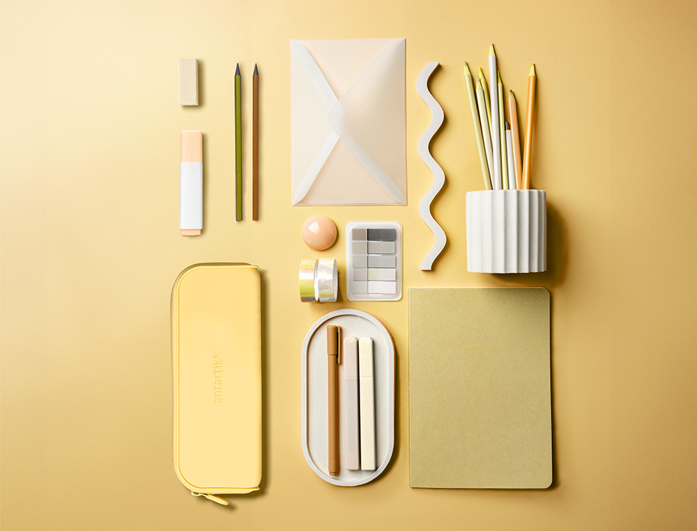 ESTOJO ESCOLAR ANTARTIK PRISMA SILICONE SOFT RETANGULAR 185X50X75 MM AMARELO