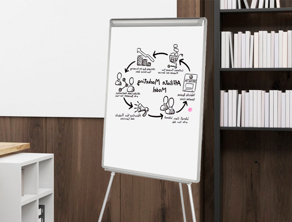 QUADRO BRANCO Q-CONNECT COM TRIPE REGULAVEL 90X70X195 CM E BRACOS EXTENSIVEIS PARA CONFERENCIAS SUPERFICIE LACADA