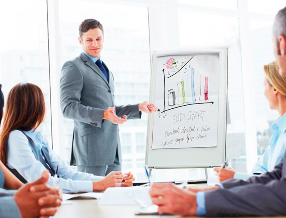 QUADRO BRANCO Q-CONNECT COM TRIPE REGULAVEL 90X70X195 CM E BRACOS EXTENSIVEIS PARA CONFERENCIAS SUPERFICIE LACADA