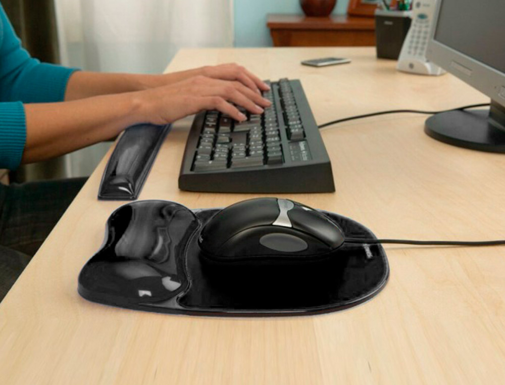 TAPETE PARA RATO FELLOWES PRETO COM APOIO DE PULSOS DE GEL