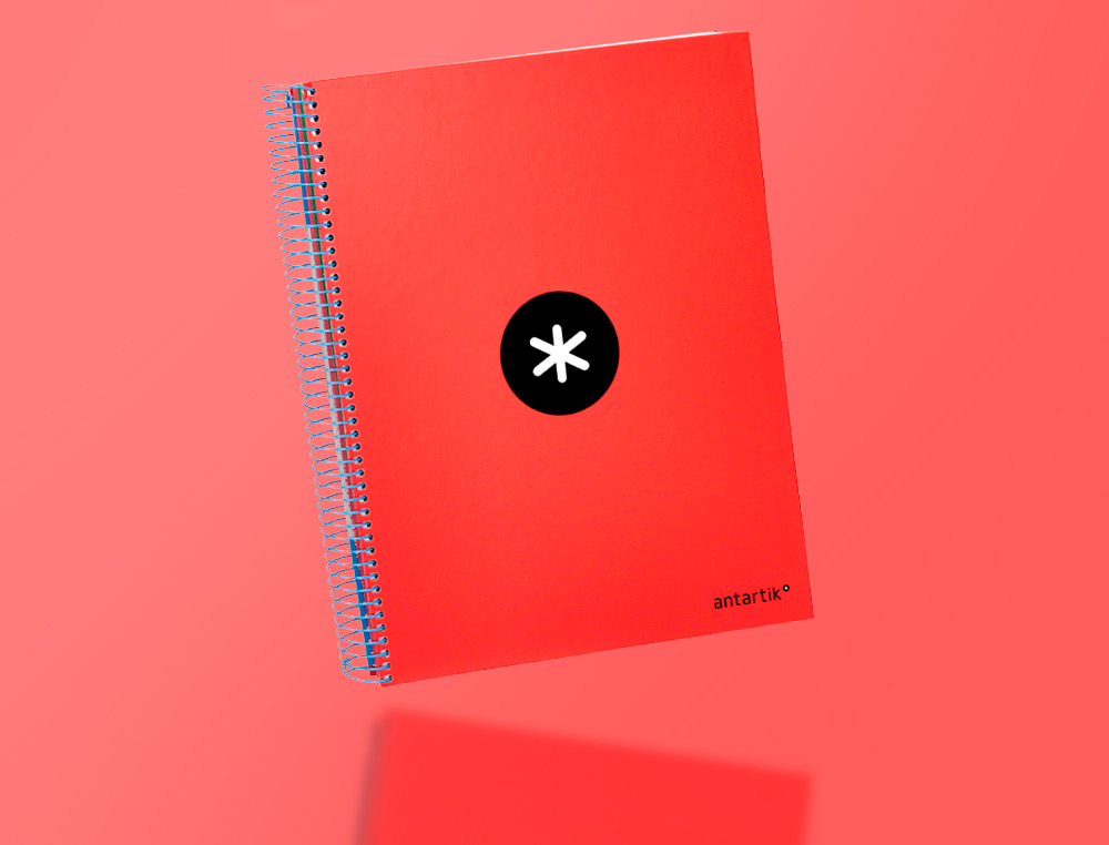CADERNO ESPIRAL DIN A4 ANTARTIK CAPA FORRADA 120 F 100 GR LISO COM BANDAS DE CORES 4 FUROS COR VERMELHO
